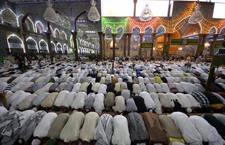 Virtueel discussiëren over de preek van de imam