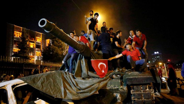 De mislukte coup is een zegen voor Erdogan