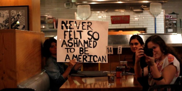 Waarom we wél demonstreren tegen Trump en niet tegen IS