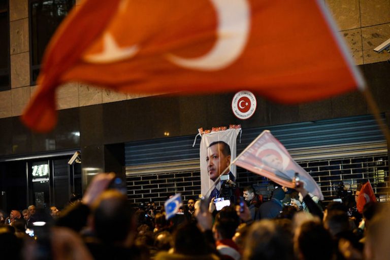 Hoe meer Europa inbeukt op Erdogan, hoe sterker hij thuis staat