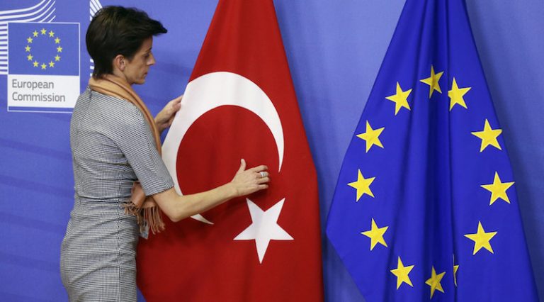 Europa moet Turkije zijn tanden laten zien