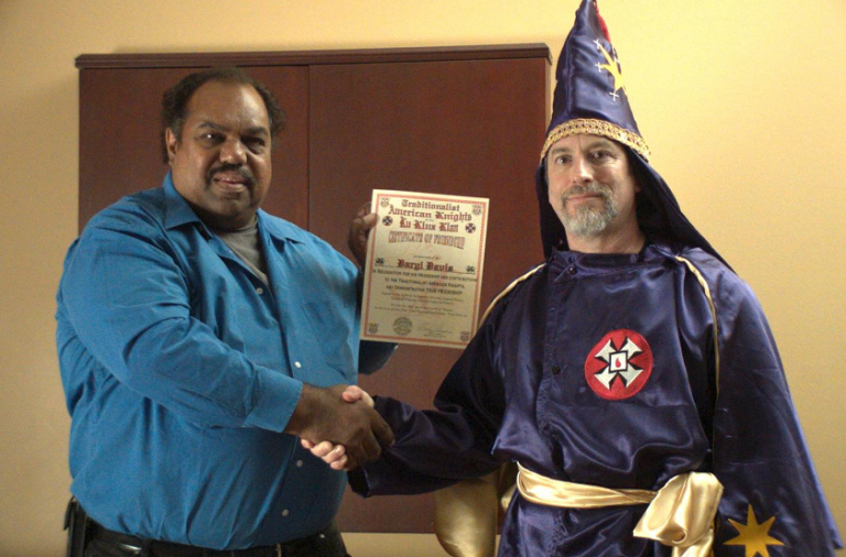 Afro-Amerikaan ‘bekeert’ Ku Klux Klan-leden