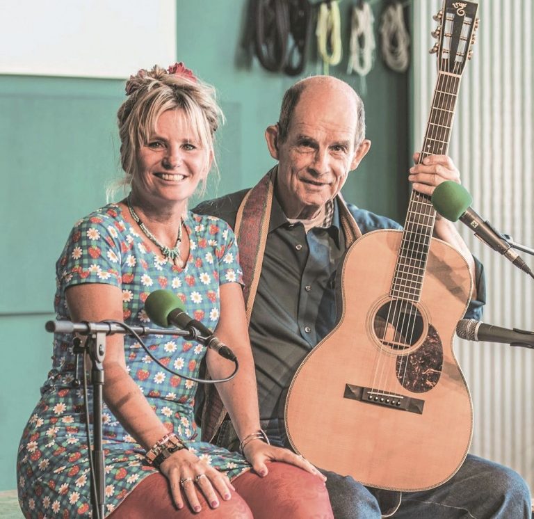 Joop en Jessica hekelen ‘corruptie’ bij NPO: ‘Radio 1 draait variatie moedwillig de nek om’