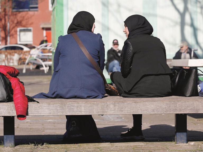 Wel of geen hoofddoek bij de politie? ‘Niemand is neutraal’