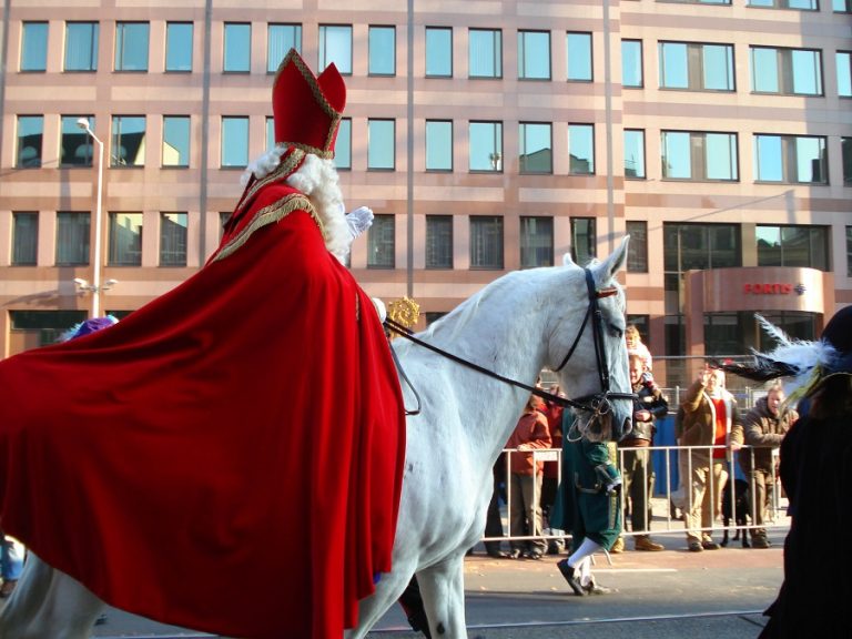 Donkere Nederlanders verdedigen Zwarte Piet, blanke Nederlanders willen verandering