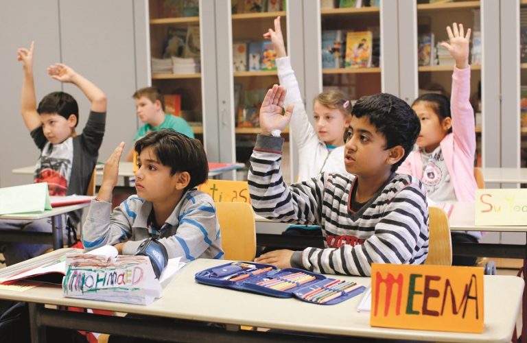 ‘We moeten de moedertaal van kinderen meer benutten’