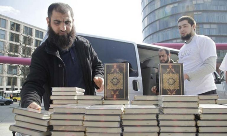 Alarm! Salafisten in het stadhuis!