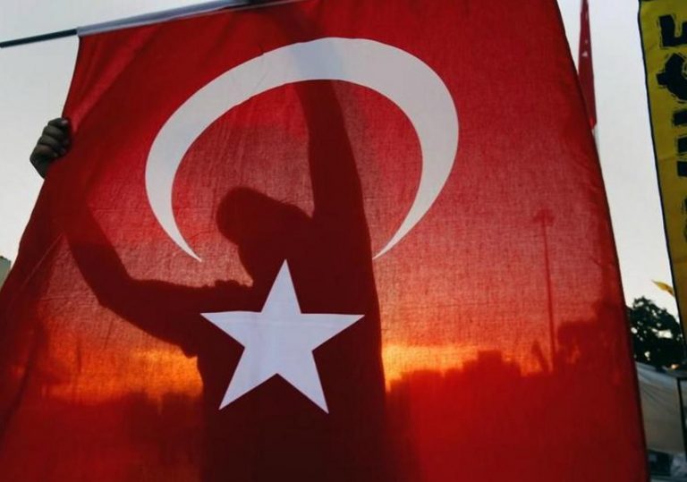 Ankara jaagt op tegenstanders in het buitenland
