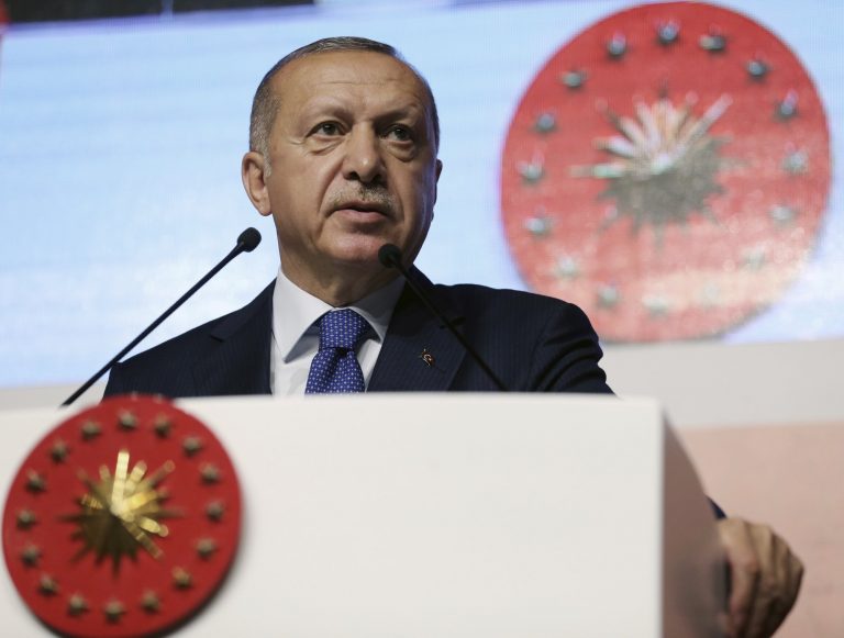 Turkse diplomaten ‘fysiek en seksueel gemarteld’