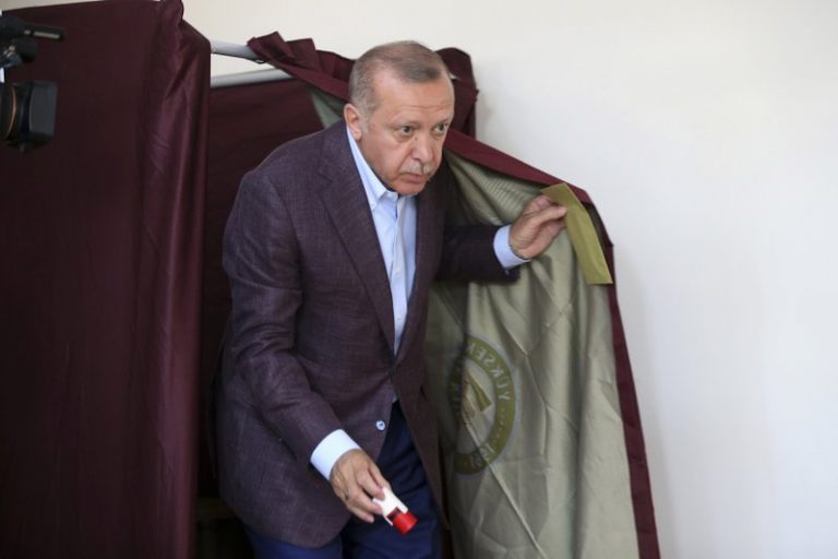 ‘Erdogan staat nu zwak’
