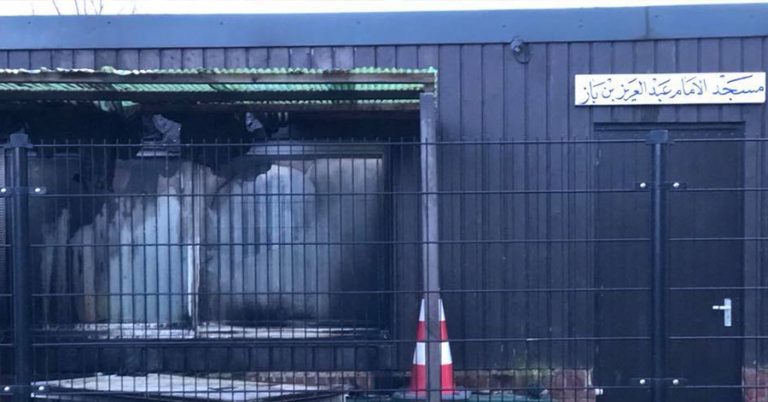 Geweld tegen moskeeën: zwaarder bestraffen?