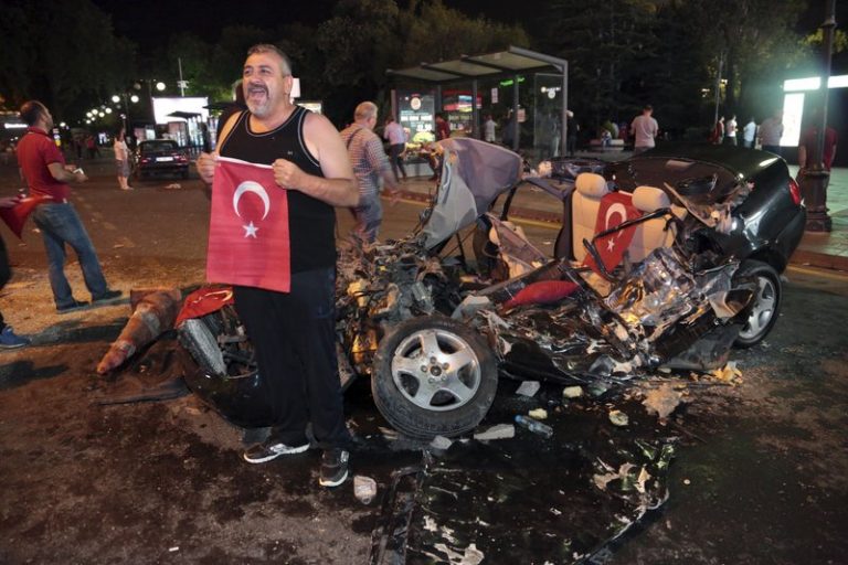 Na drie jaar houdt de coup Turkse Nederlanders nog altijd in zijn greep