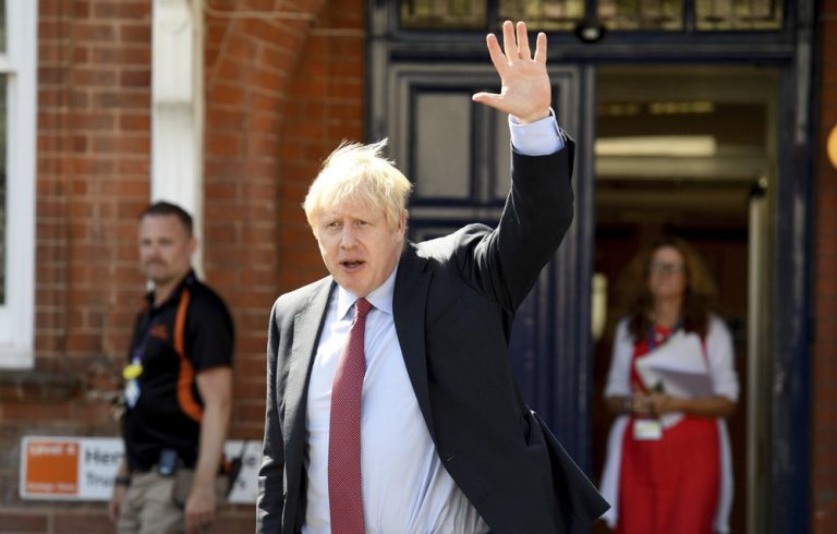 Studie: piek in moslimhaat nadat Boris Johnson boerka’s met brievenbussen vergeleek