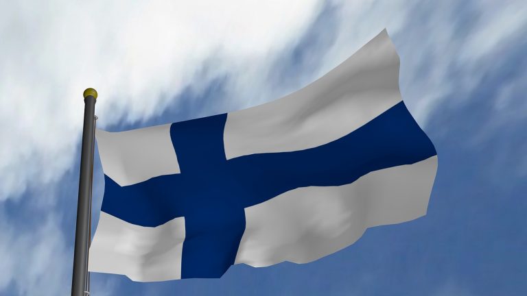 Raad van Europa kraakt Finland in rapport: racisme ‘rijst de pan uit’