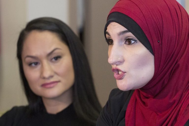 Moslimfeminist Linda Sarsour uit protestclub Women’s March na antisemitisme-rel