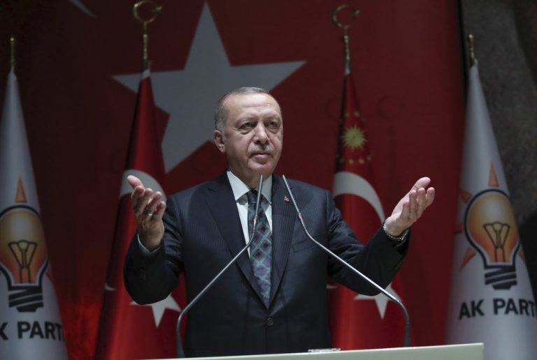 Turkije vervolgt pro-Koerdische politici en burgers met kritiek op inval Syrië
