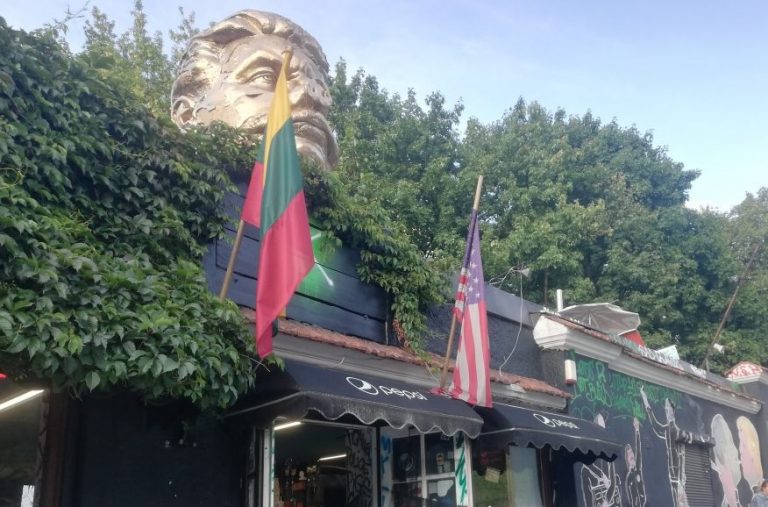 In de Baltische staten waart het spook van de Sovjettijd nog altijd rond