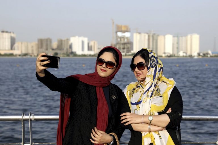 Rijke Iraniërs ontvluchten economie en ayatollahs. Eindbestemming: Turkije