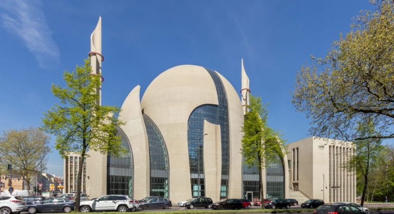 Duitsland start eigen imamopleiding, wil invloed Diyanet uit Turkije tegengaan