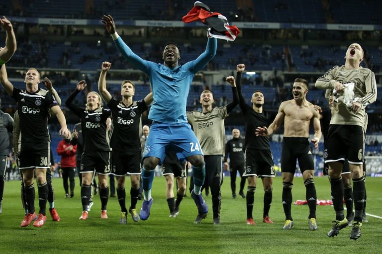 Ajax tweet over pakjesavond, buitenlandse fans verontwaardigd om ‘racisme’