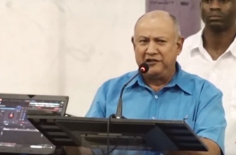 Suriname: pastoor vindt dat volk moet sterven voor Bouterse, vergelijkt hem met Jezus