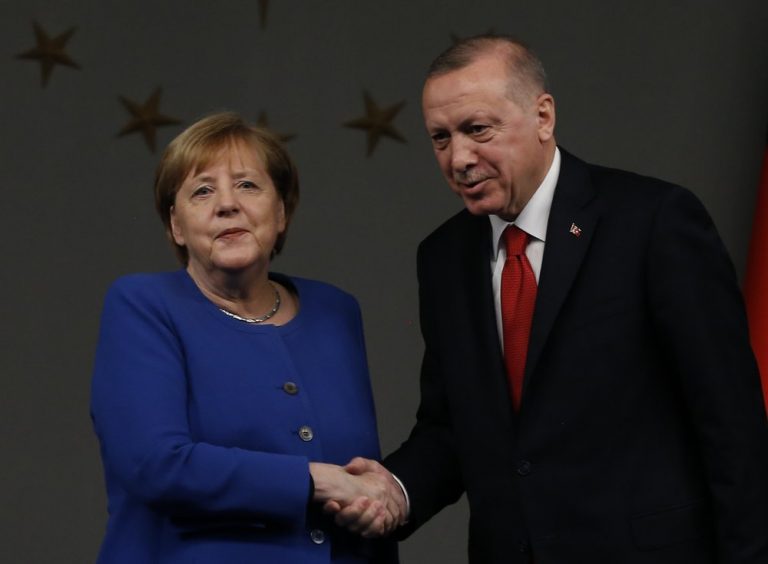 Merkel wil meebetalen aan Turks plan voor vluchtelingenopvang in Syrië
