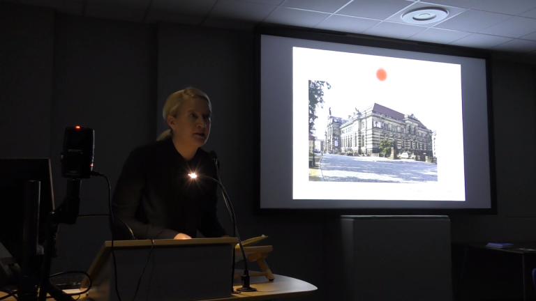 Deze museumdirecteur bestrijdt rechtsextremisten door ze uit te nodigen