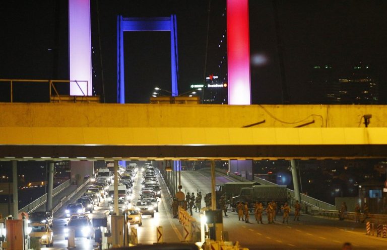 Turkije: 70 luchtmachtkadetten krijgen levenslang voor ‘steun aan coup van 2016’