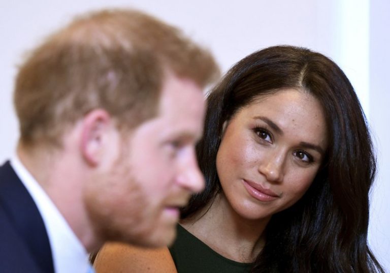 ‘Meghan doet stap terug uit koningshuis vanwege Brits racisme’