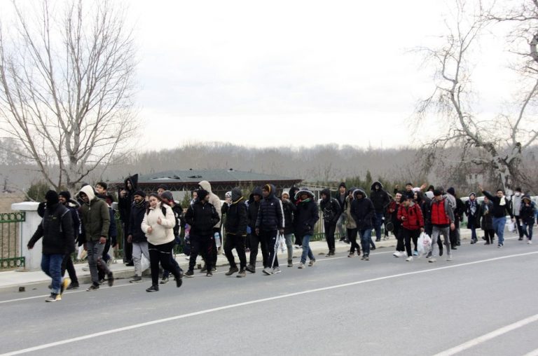 Turkije zegt grenzen te openen, NAVO betuigt solidariteit met Ankara