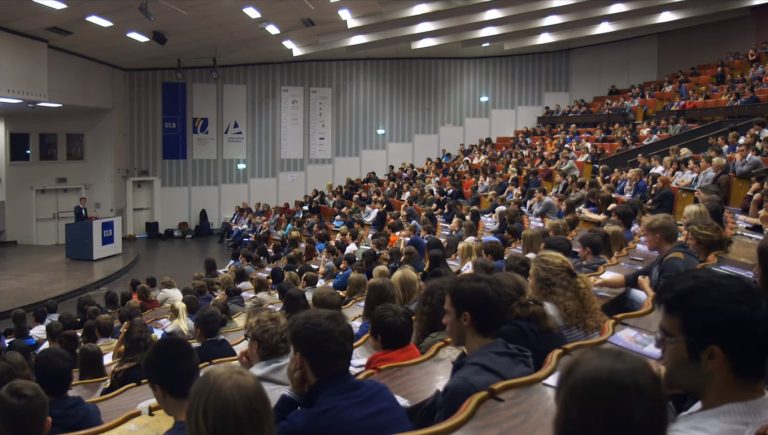 Brusselse studentenverenigingen boos om uitnodigen redactieleden Charlie Hebdo