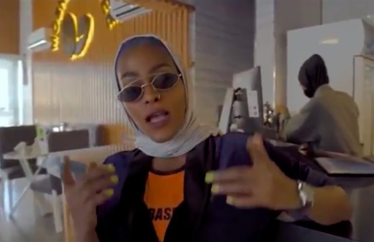 Saoedische rapster gearresteerd na opnemen clip over Mekka