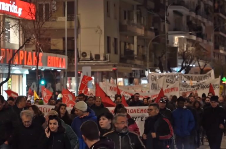 Duizenden Grieken betuigen steun aan migranten: ‘Open de grenzen!’