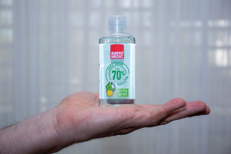 Britse moslimraad: ‘Handgel op alcoholbasis is halal’