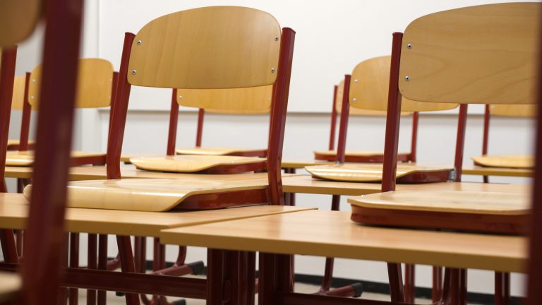 Rotterdam zet statushouders voor de klas