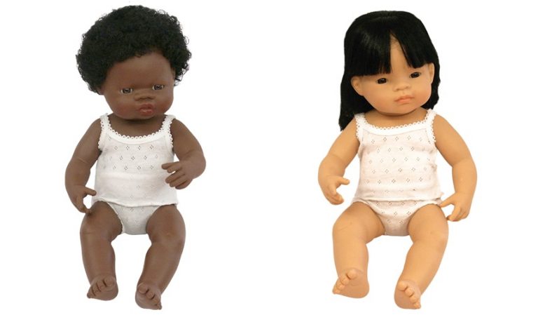 ‘Blonde kindjes kiezen donkere poppen, omdat ze die superschattig vinden’