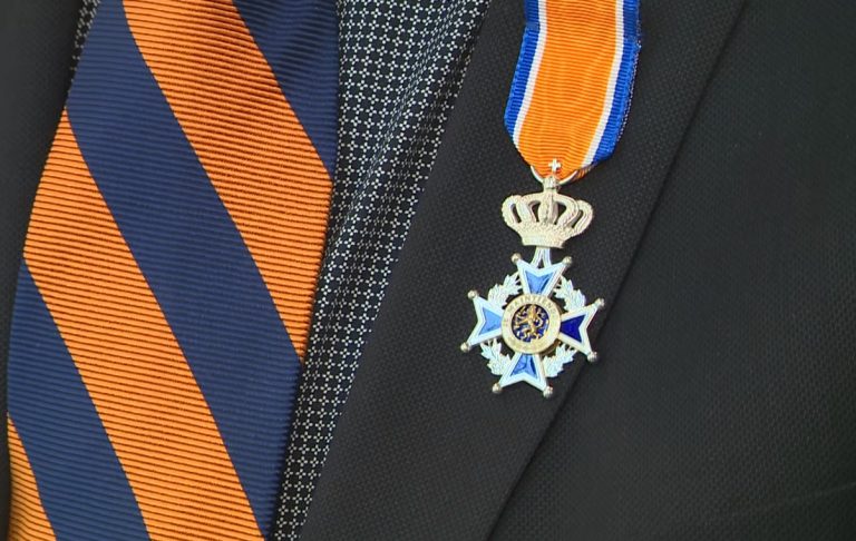 Biculturele bruggenbouwers in de lintjesregen: ‘Prikkel om door te gaan’