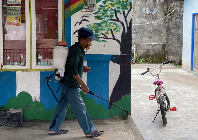 ‘Vertrouw op God, maar bind eerst je kameel vast’: Indonesiërs vs. corona
