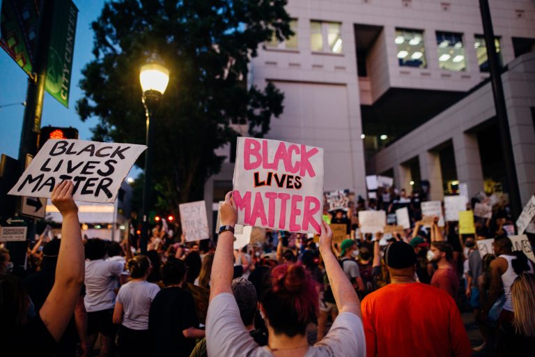 Ophef om ‘woke’ als functie-eis in vacature: ‘Je reinste discriminatie’