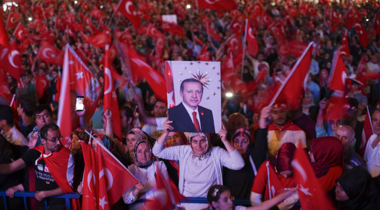 Turkse oppositie slaat alarm: wet tegen mensenrechtenorganisaties op komst