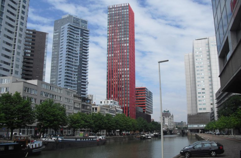 Rotterdammer verspreidt Jodenhaat in gebouw, noemt het ‘kattenkwaad’