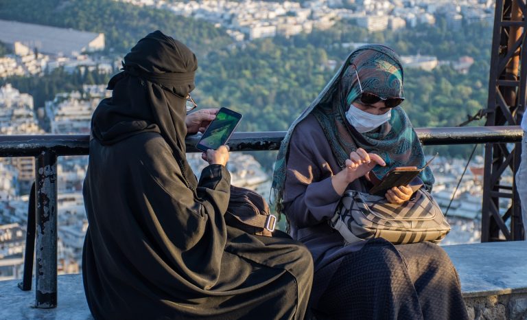 Stichting Meld Islamofobie: boerkaverbod achterhaald door mondkapjes