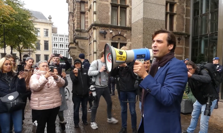 ‘Viruswappies’ schrikken trouwe FvD-leden af: ‘Ik heb hier niets te zoeken’