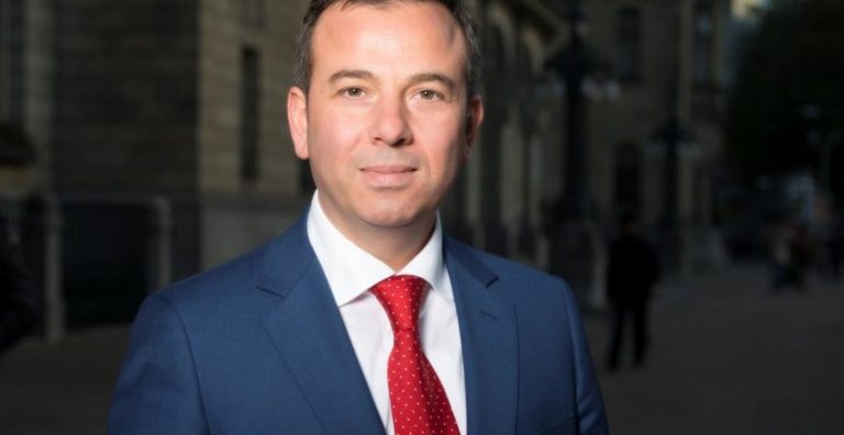 Turkse krant moet publicaties over Rotterdams ex-raadslid rectificeren