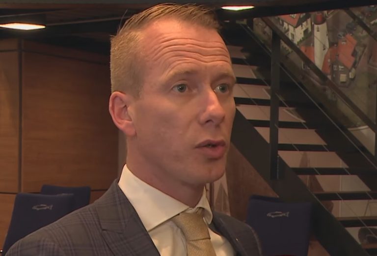 Burgemeester Urk heeft twijfels bij coronavaccin