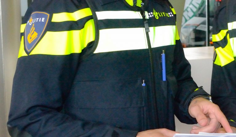 Rotterdam: Denk, GL en D66 willen agent direct geschorst zien na racisme