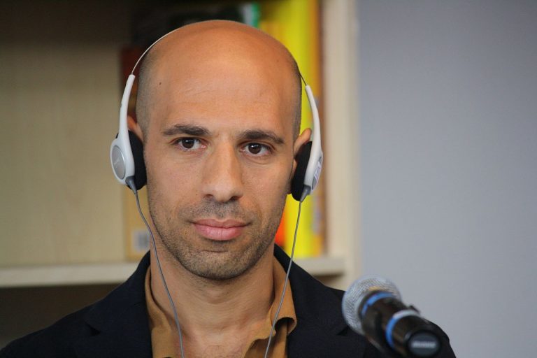 Schrijver Abdelkader Benali onder vuur na bekendmaking 4 mei-lezing