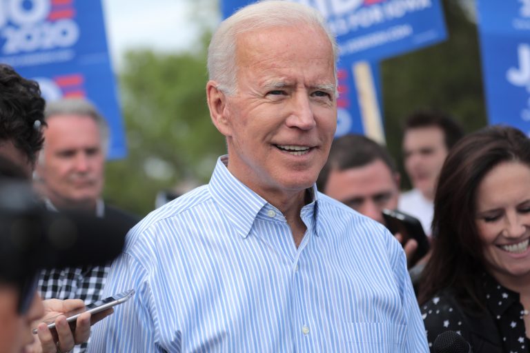 Biden: op eerste werkdag einde aan Trumps ‘muslim ban’
