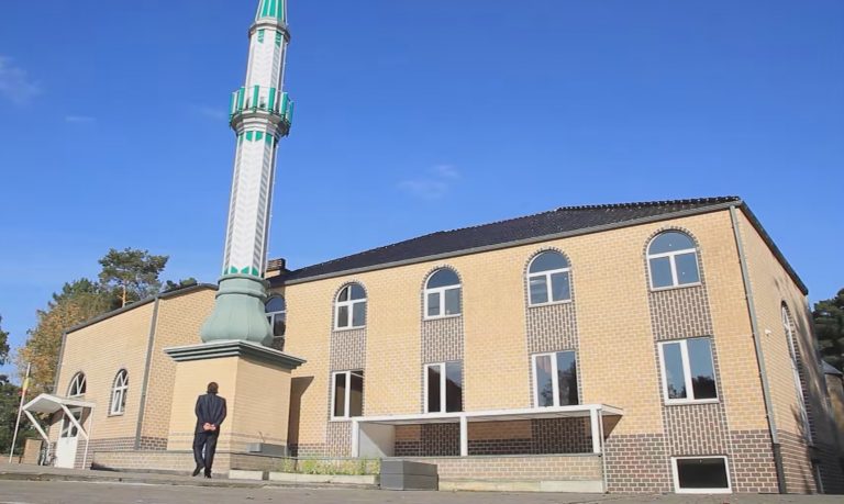 Turkse imam moet België verlaten vanwege anti-homoberichten
