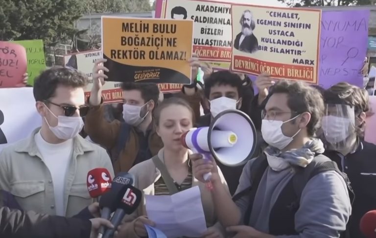 Turkije: studenten universiteit Istanbul ageren tegen AKP’er als nieuwe rector